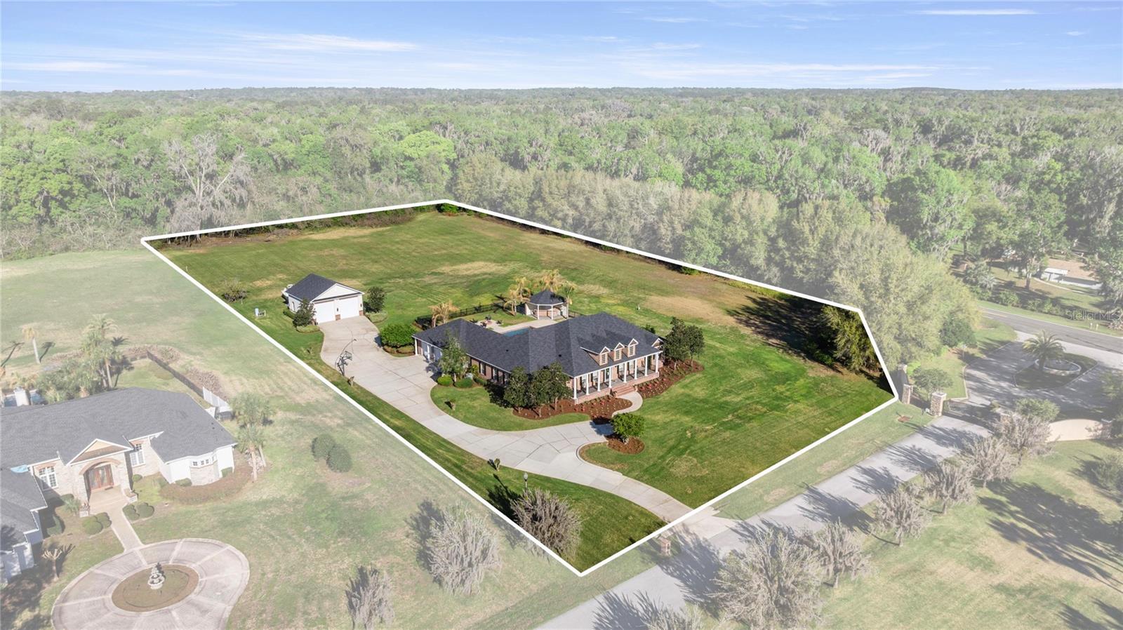 WHISPER CREST - Residential