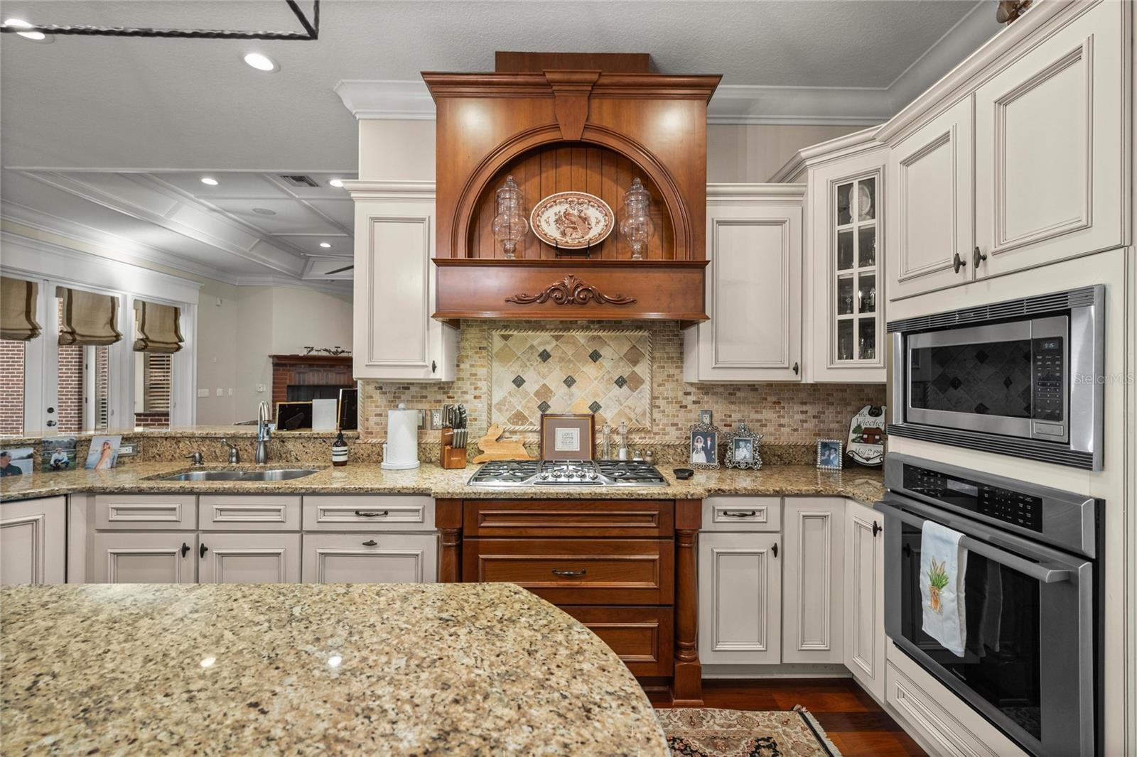 WHISPER CREST - Residential