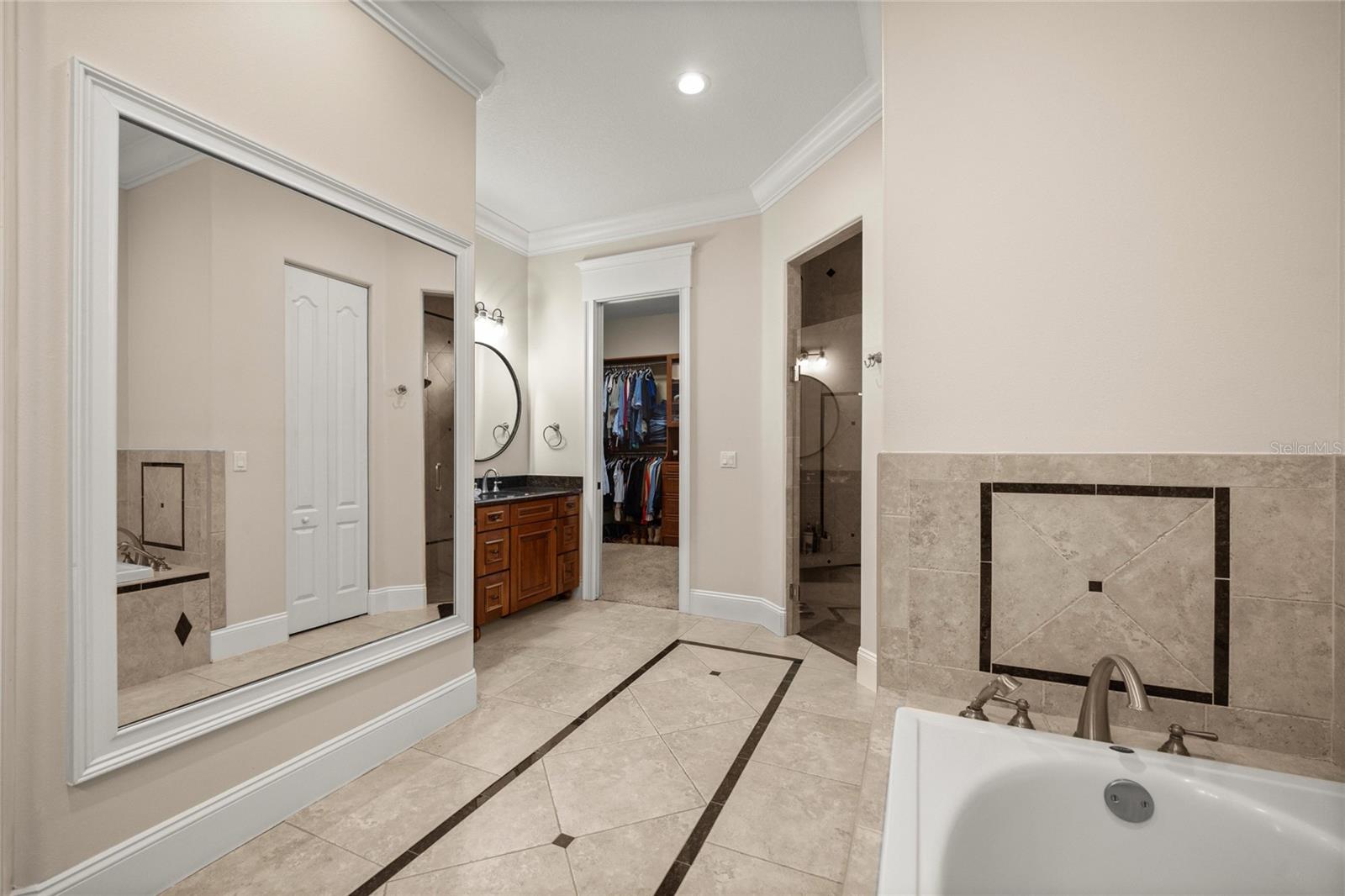 WHISPER CREST - Residential