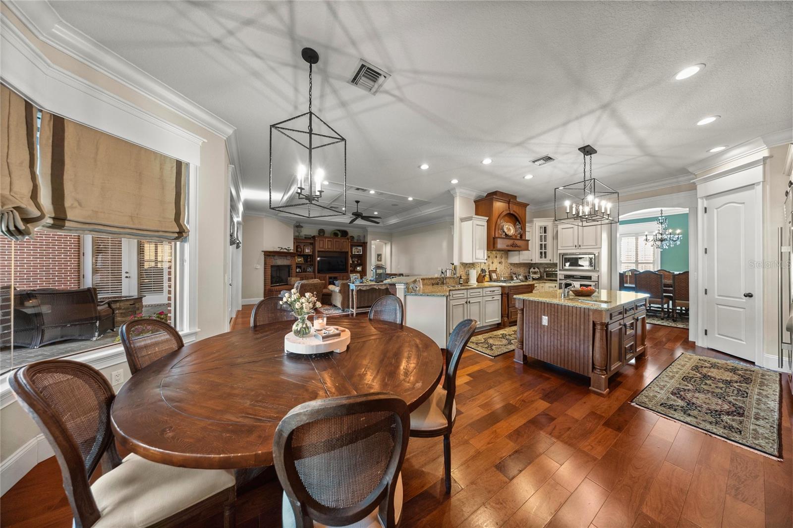 WHISPER CREST - Residential