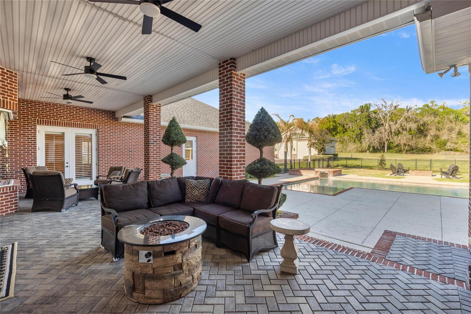 WHISPER CREST - Residential