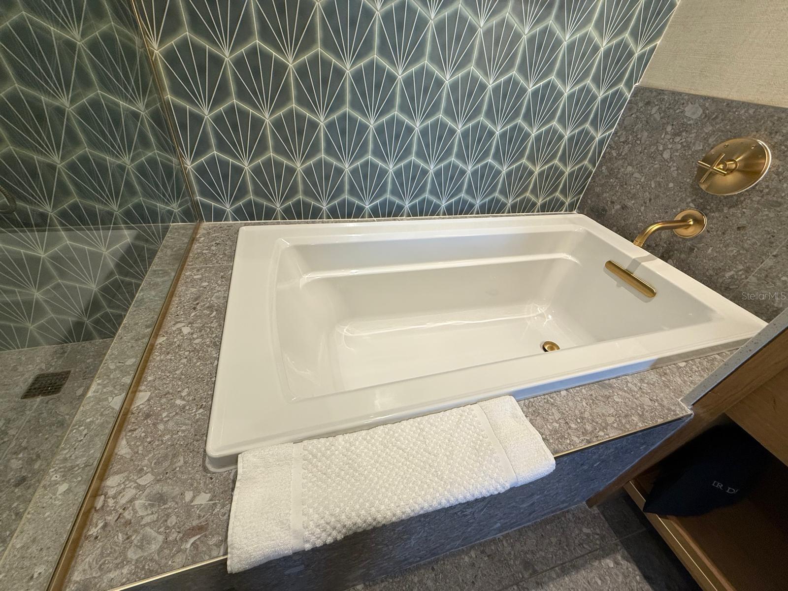 SUNSET WALK HOTEL CONDO PH 1 - Residential