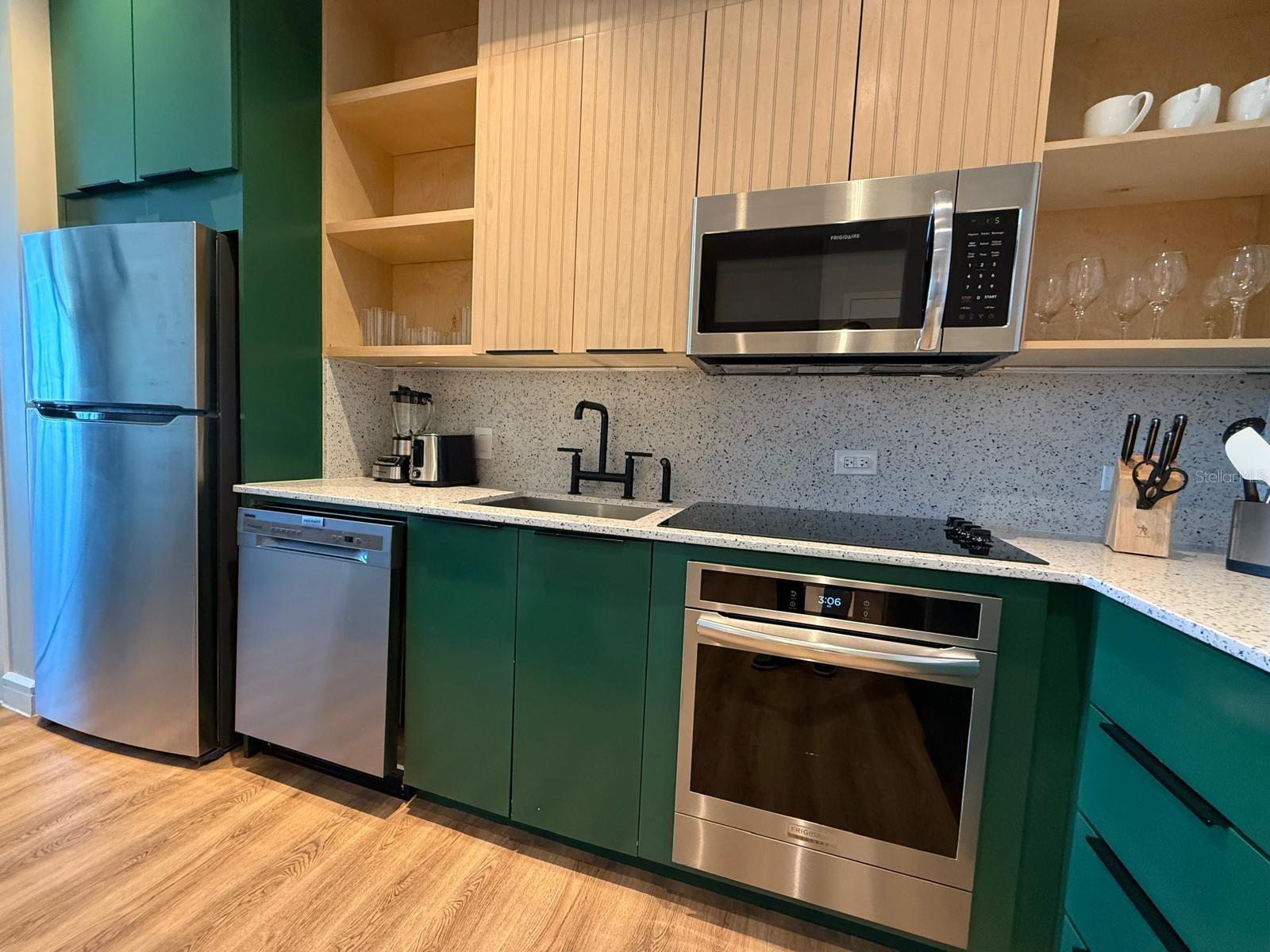 SUNSET WALK HOTEL CONDO PH 1 - Residential