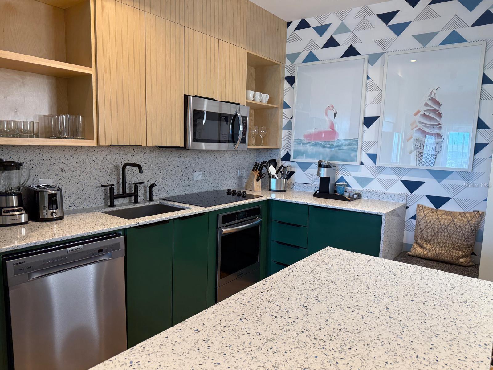 SUNSET WALK HOTEL CONDO PH 1 - Residential