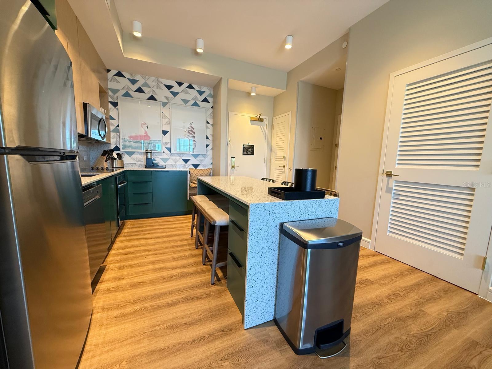 SUNSET WALK HOTEL CONDO PH 1 - Residential