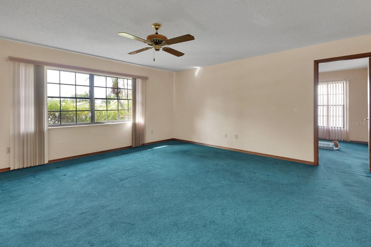 135 E IRIS DRIVE