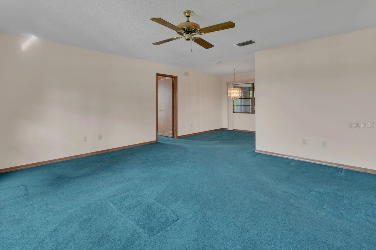 135 E IRIS DRIVE