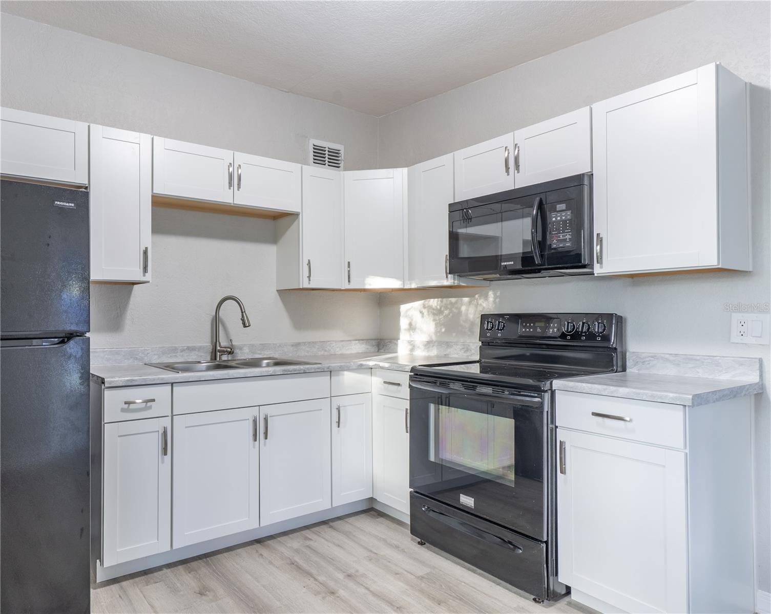 EUSTIS HILLCREST PARK ADD 01 - Residential