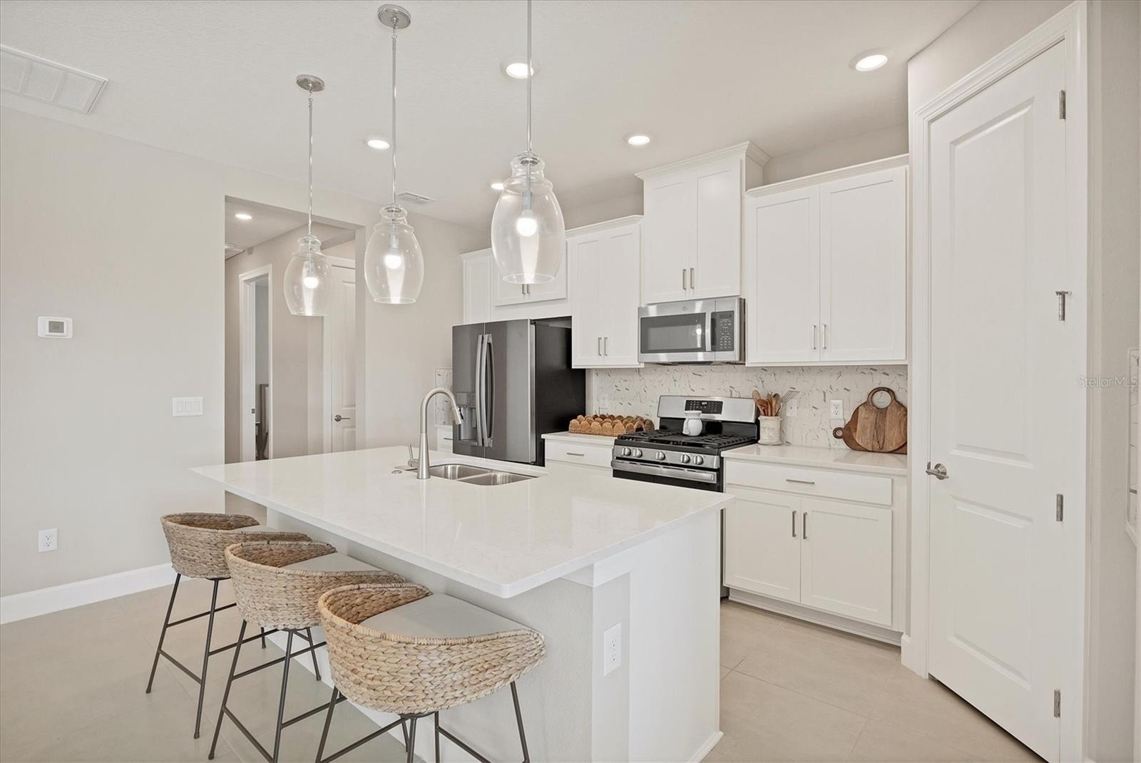 ARTISAN LAKES ESPLANDE - Residential