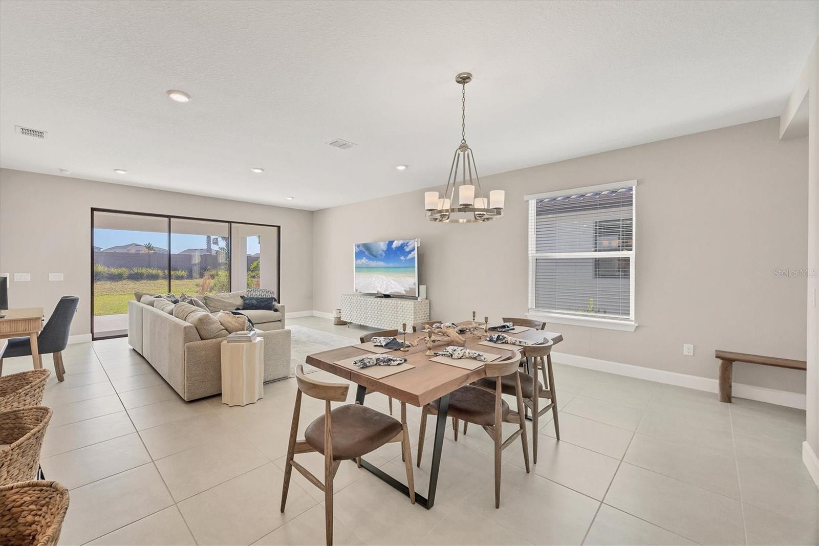 ARTISAN LAKES ESPLANDE - Residential