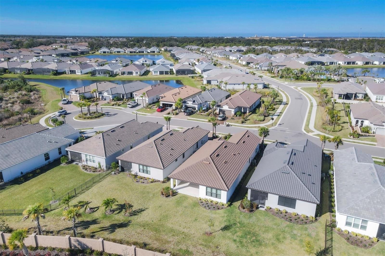 ARTISAN LAKES ESPLANDE - Residential