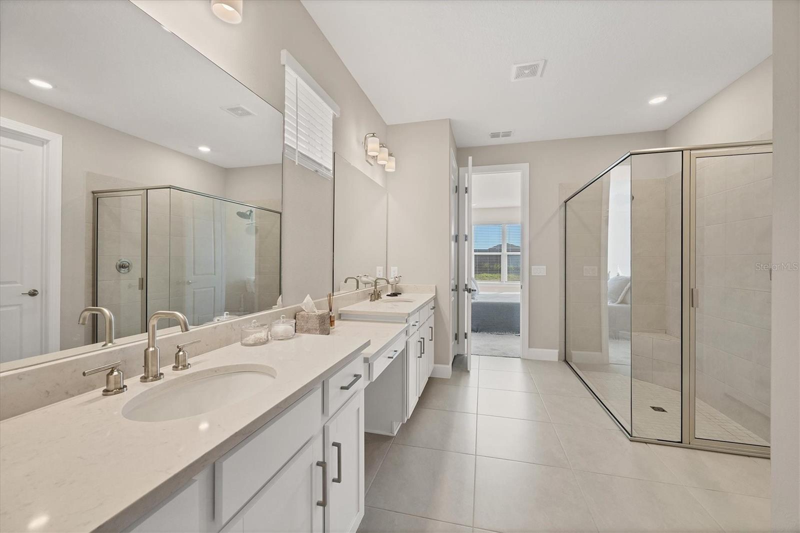 ARTISAN LAKES ESPLANDE - Residential