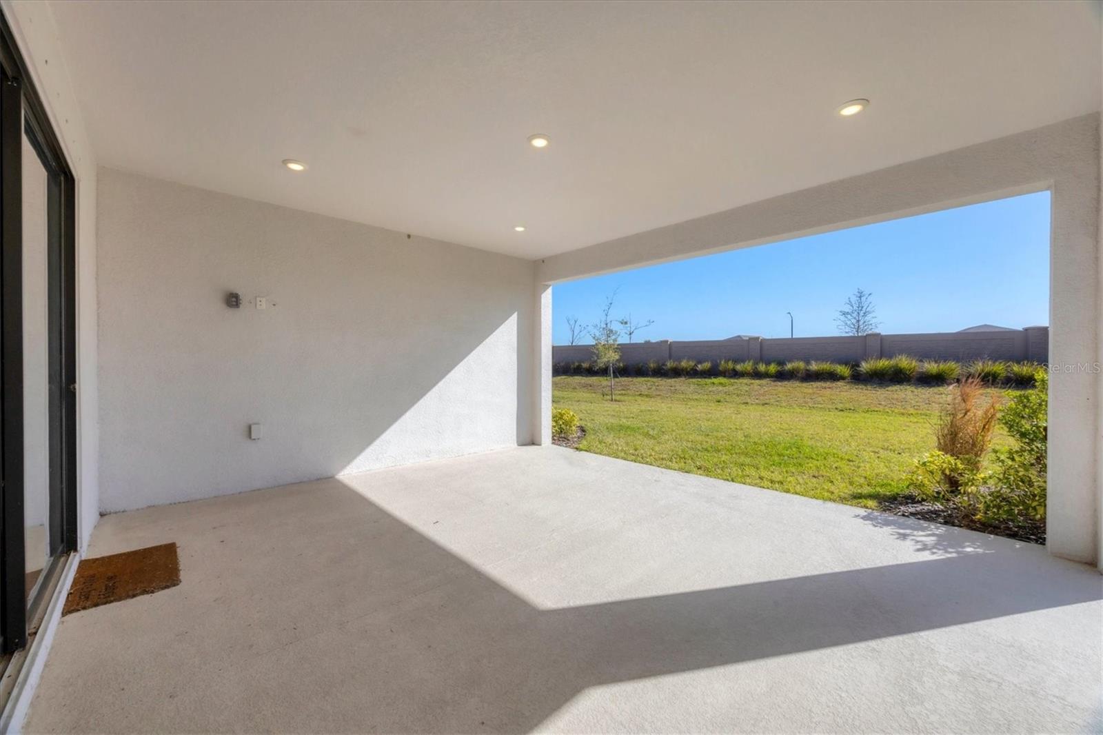 ARTISAN LAKES ESPLANDE - Residential