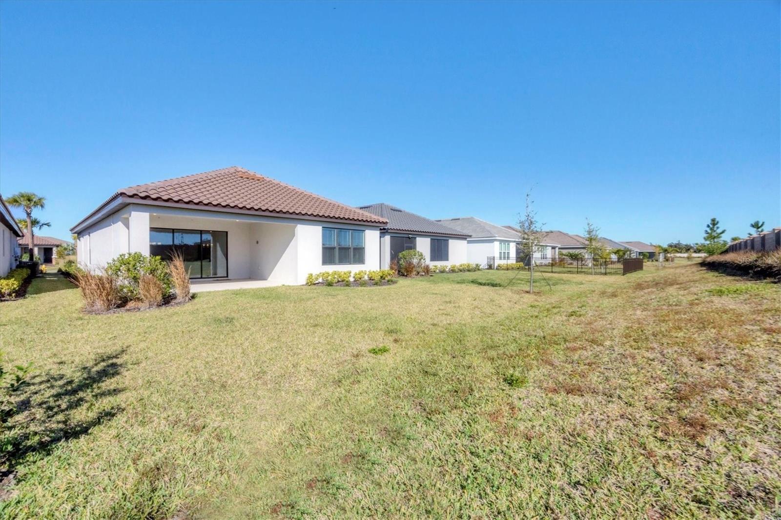 ARTISAN LAKES ESPLANDE - Residential