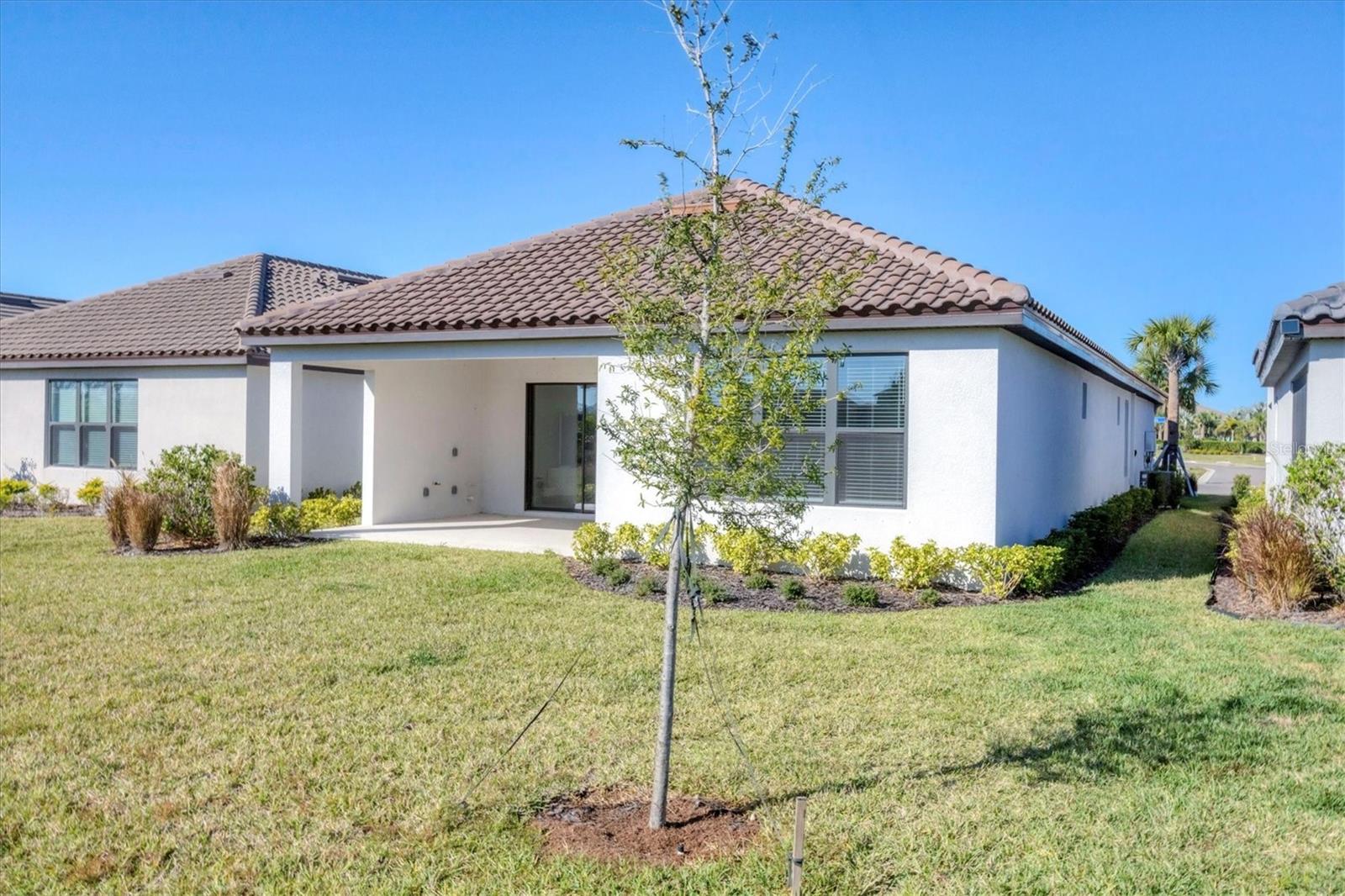 ARTISAN LAKES ESPLANDE - Residential