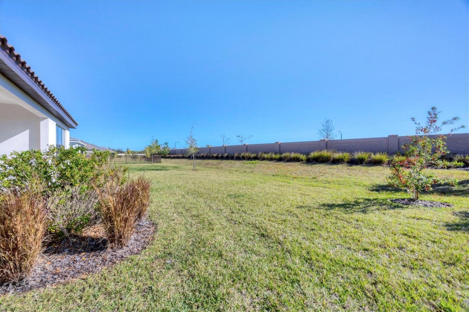 ARTISAN LAKES ESPLANDE - Residential