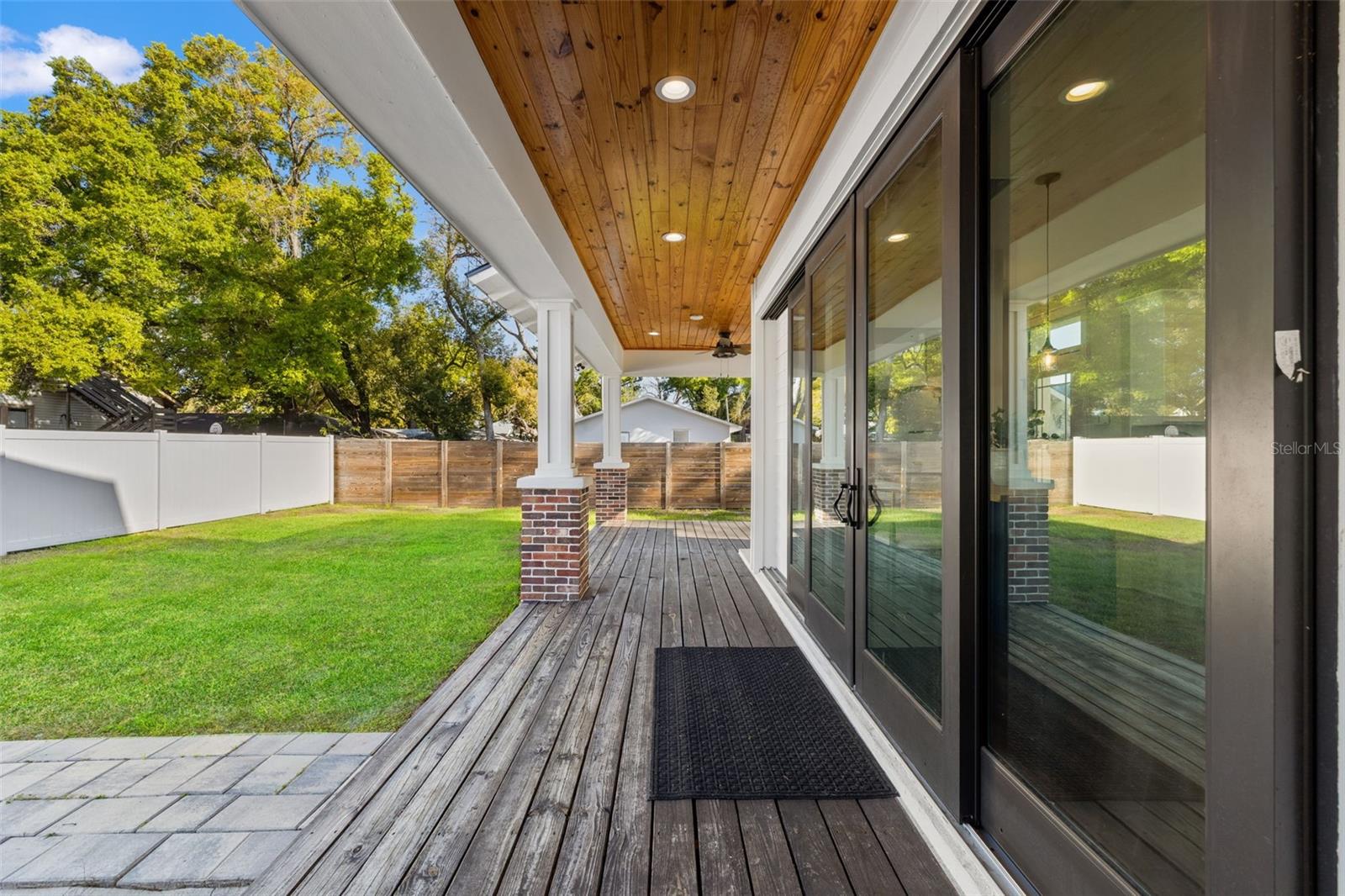 LAKE ROBLES - Residential