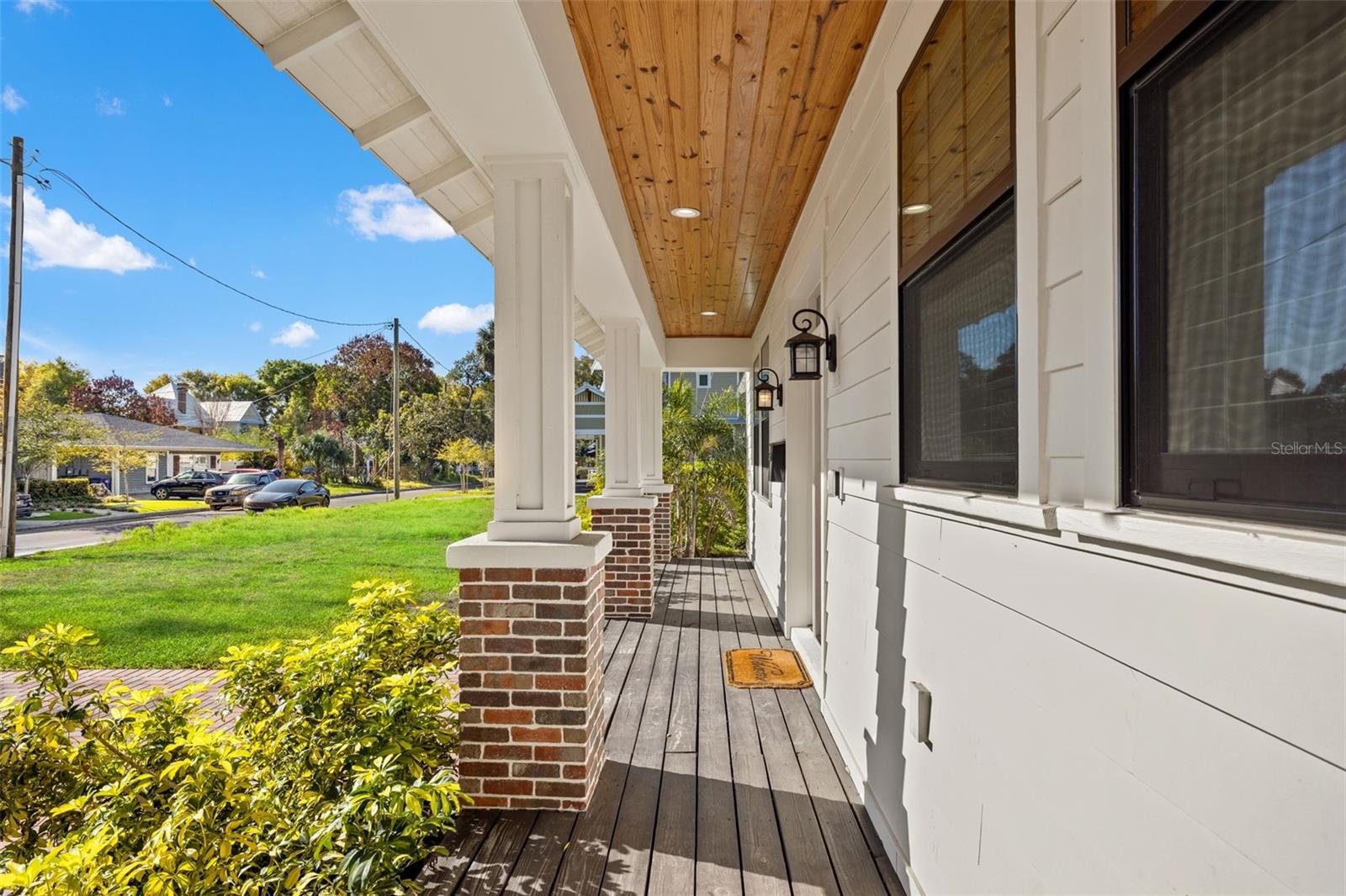LAKE ROBLES - Residential