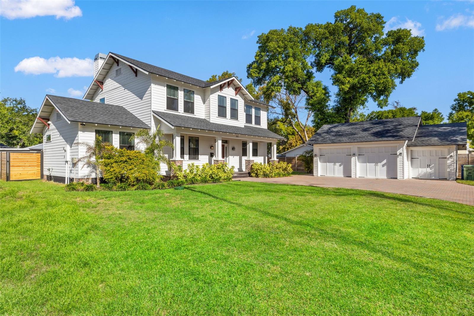 LAKE ROBLES - Residential