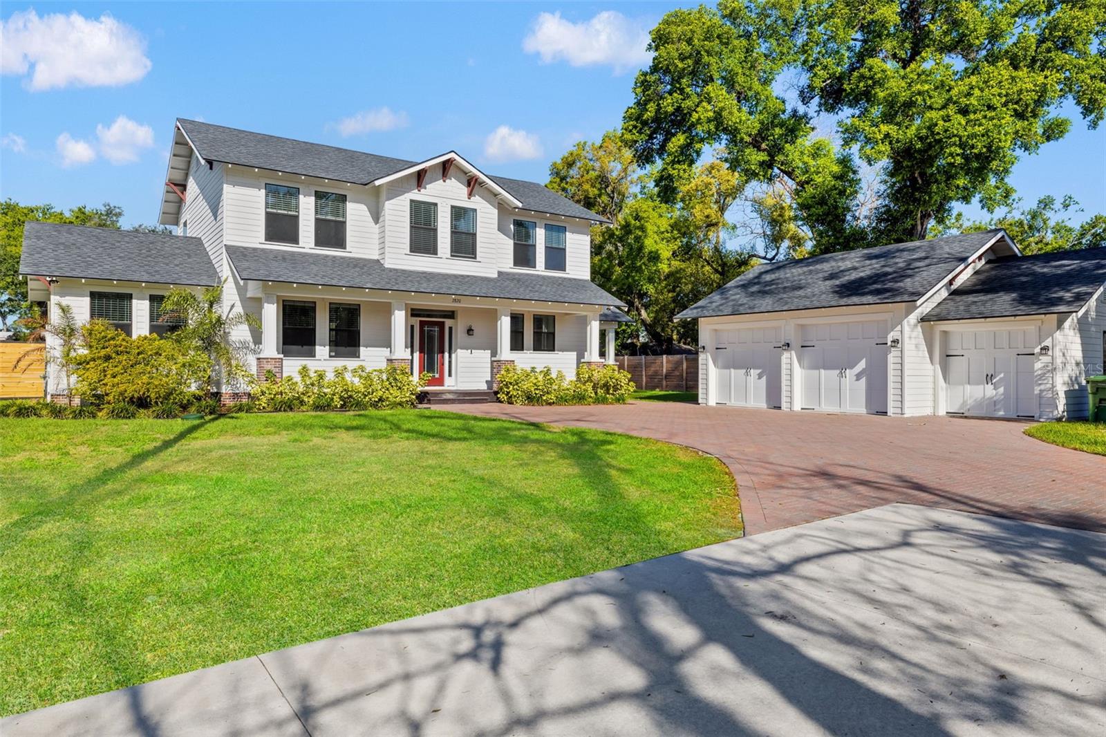 LAKE ROBLES - Residential