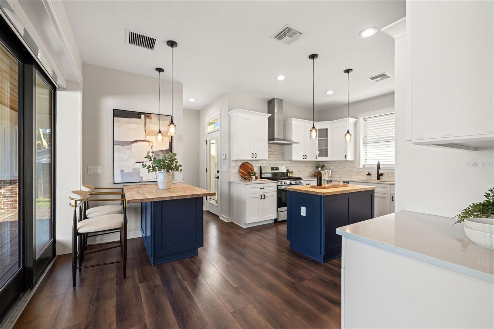 LAKE ROBLES - Residential