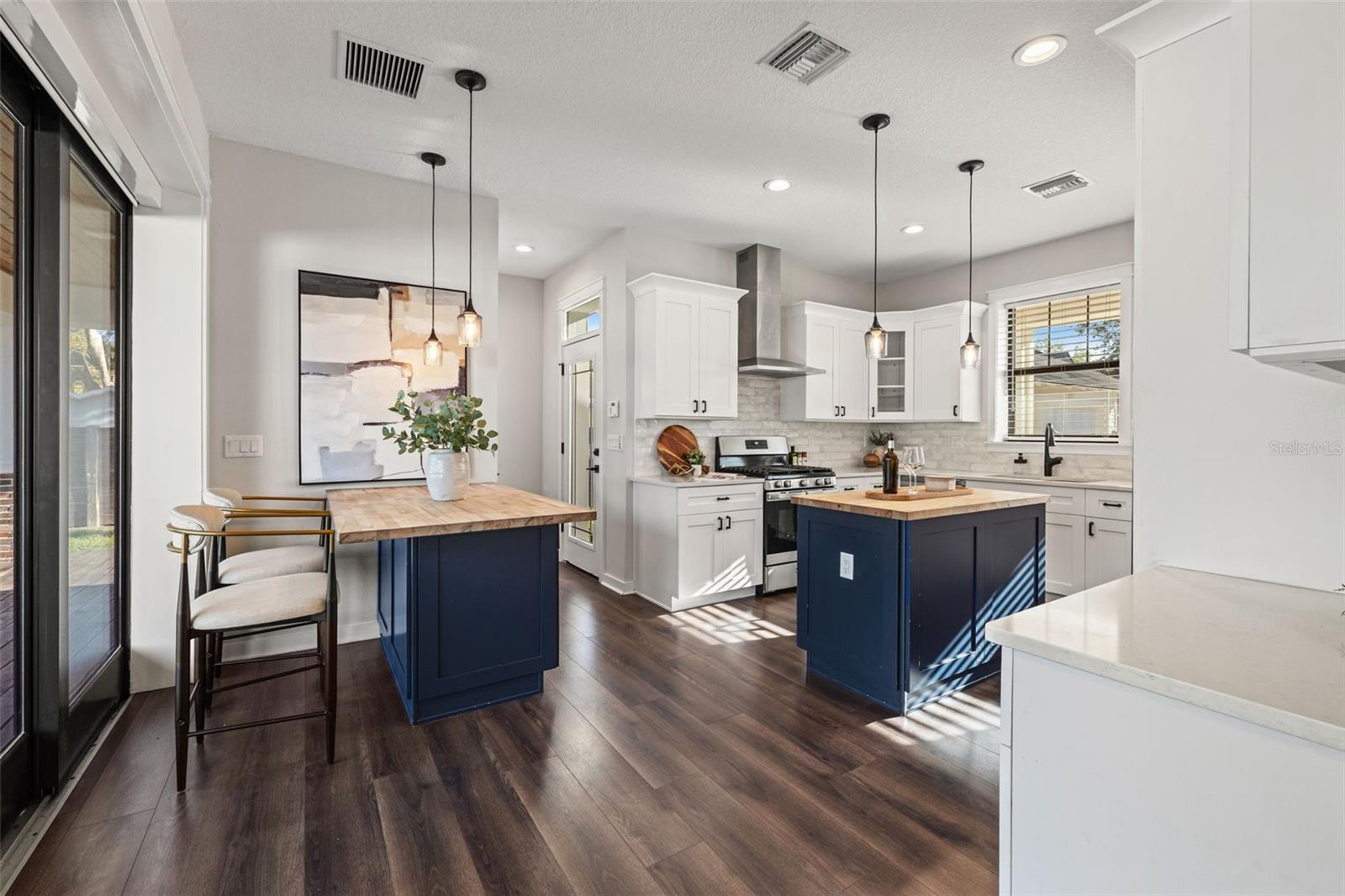 LAKE ROBLES - Residential