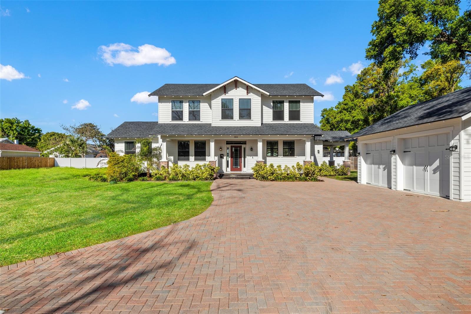 LAKE ROBLES - Residential