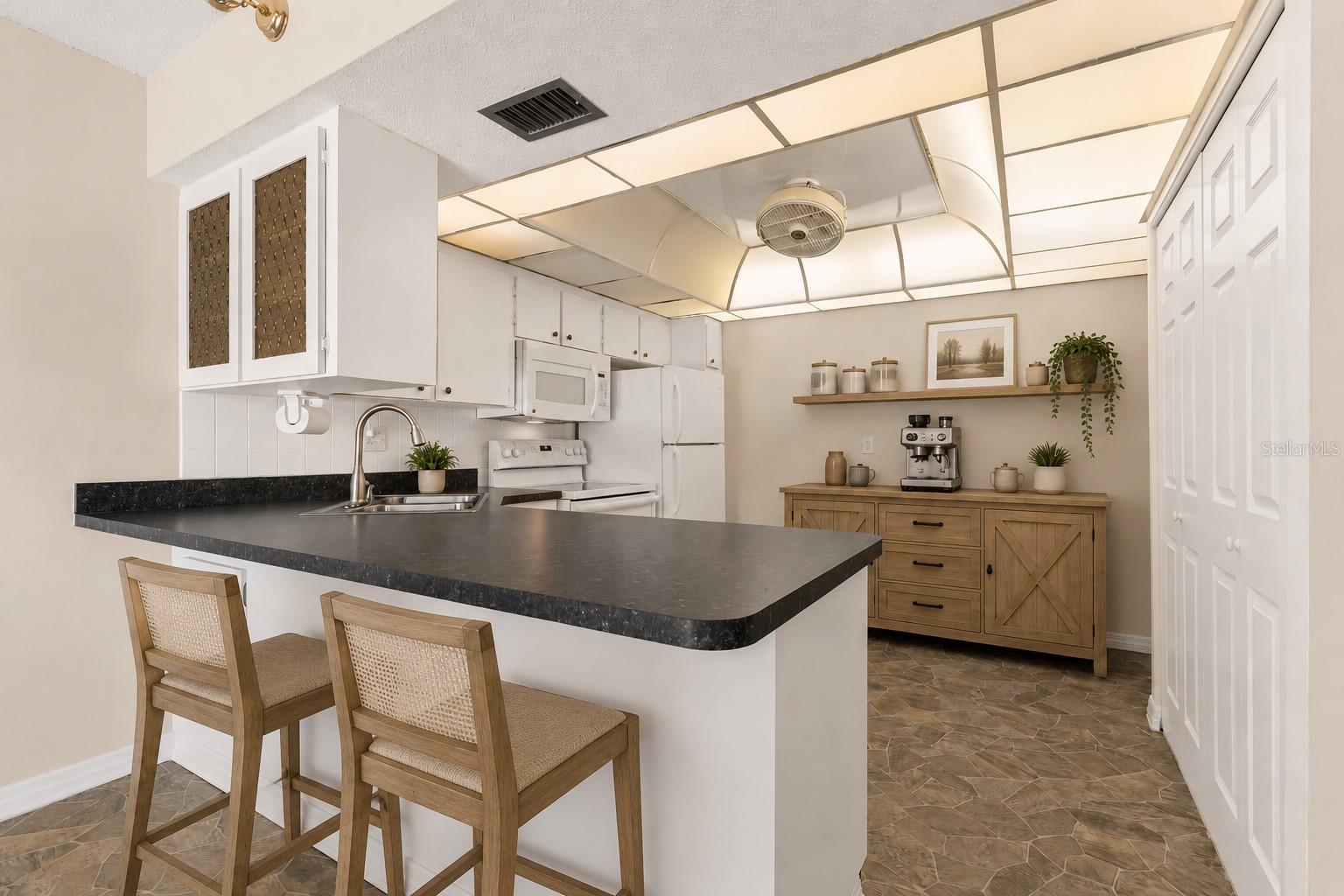 PENTHOUSE GROVES - Residential