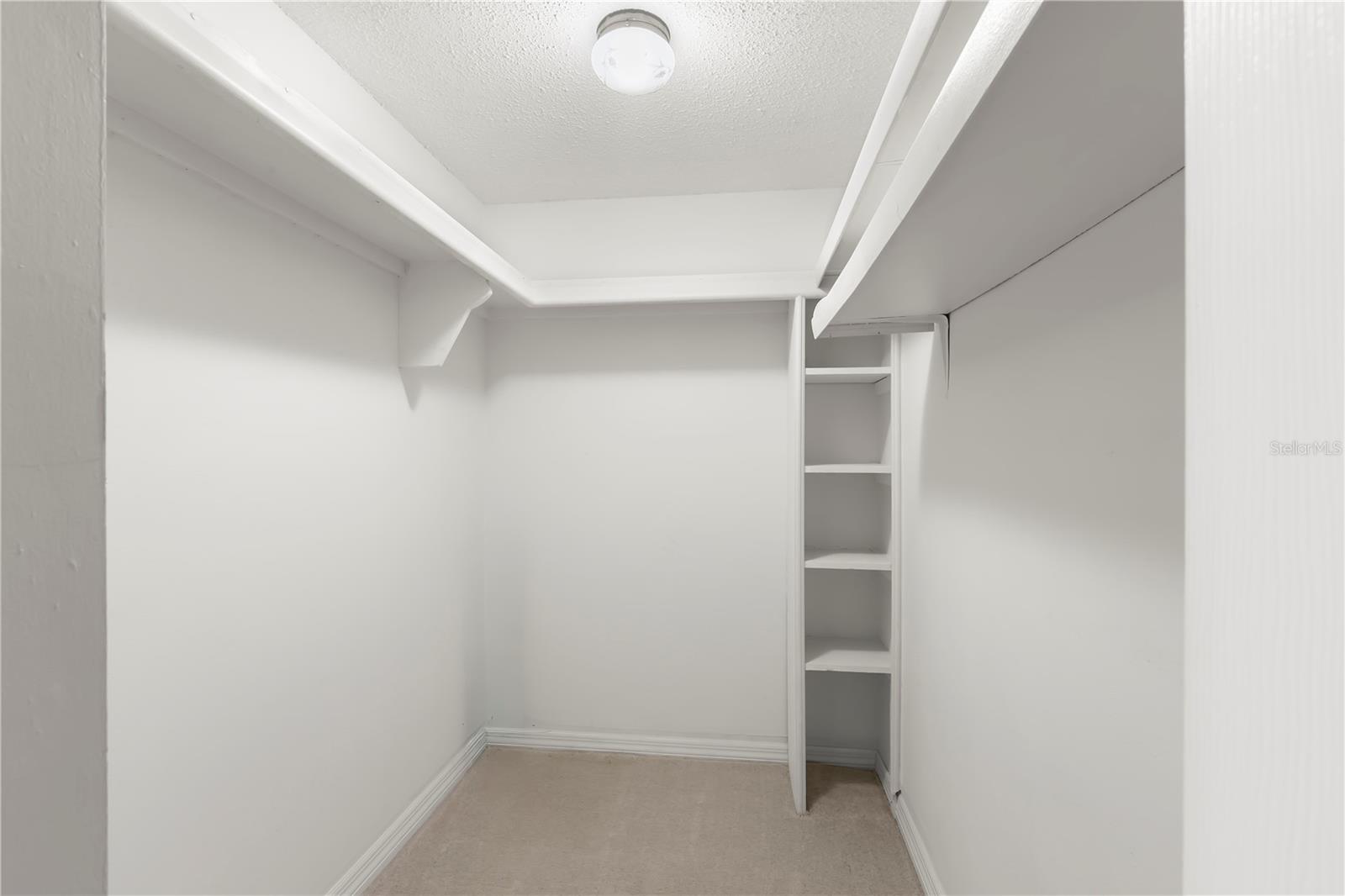 PENTHOUSE GROVES - Residential