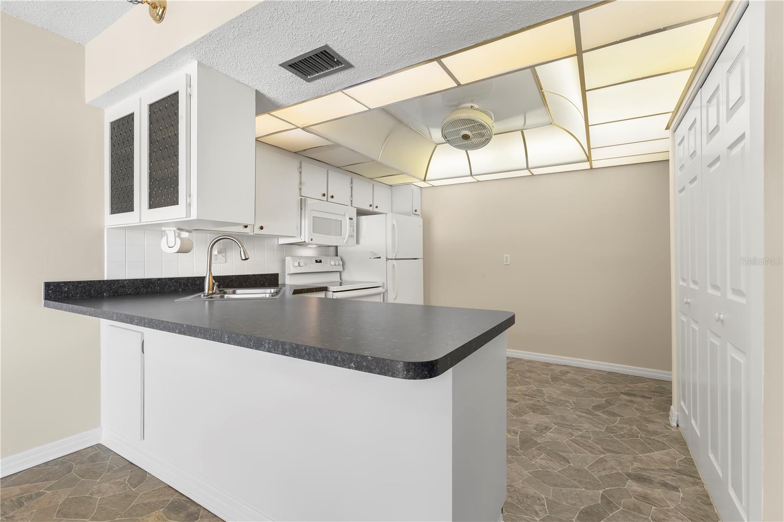 PENTHOUSE GROVES - Residential