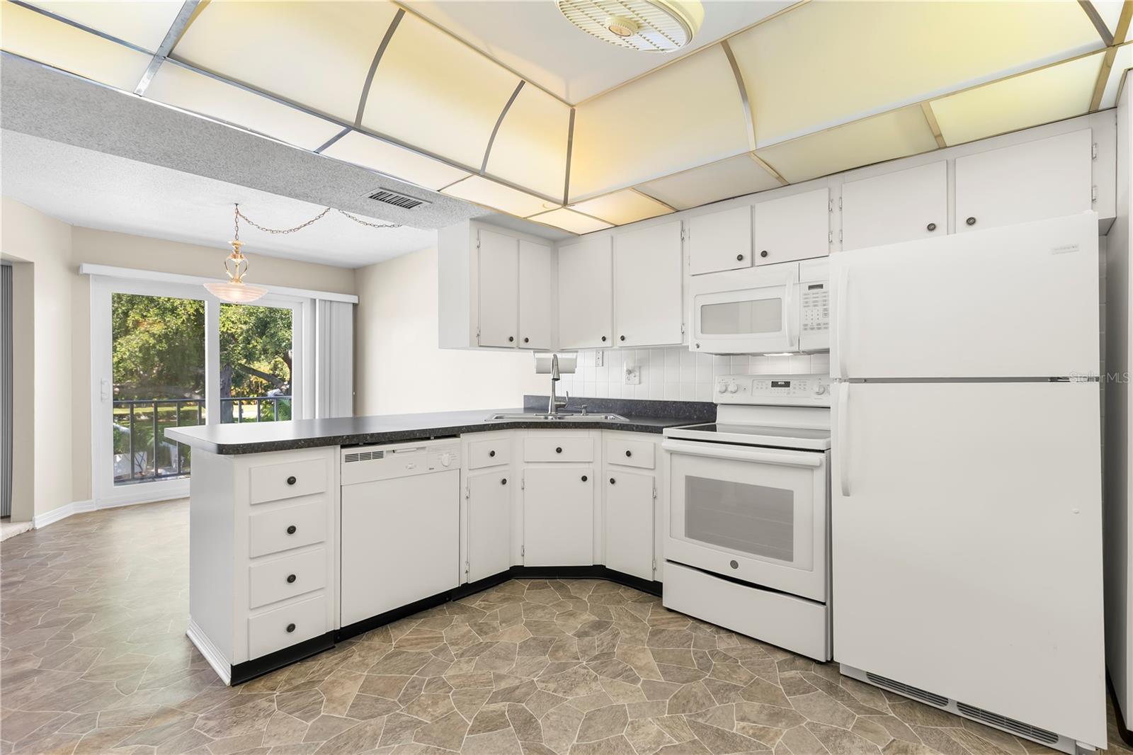 PENTHOUSE GROVES - Residential