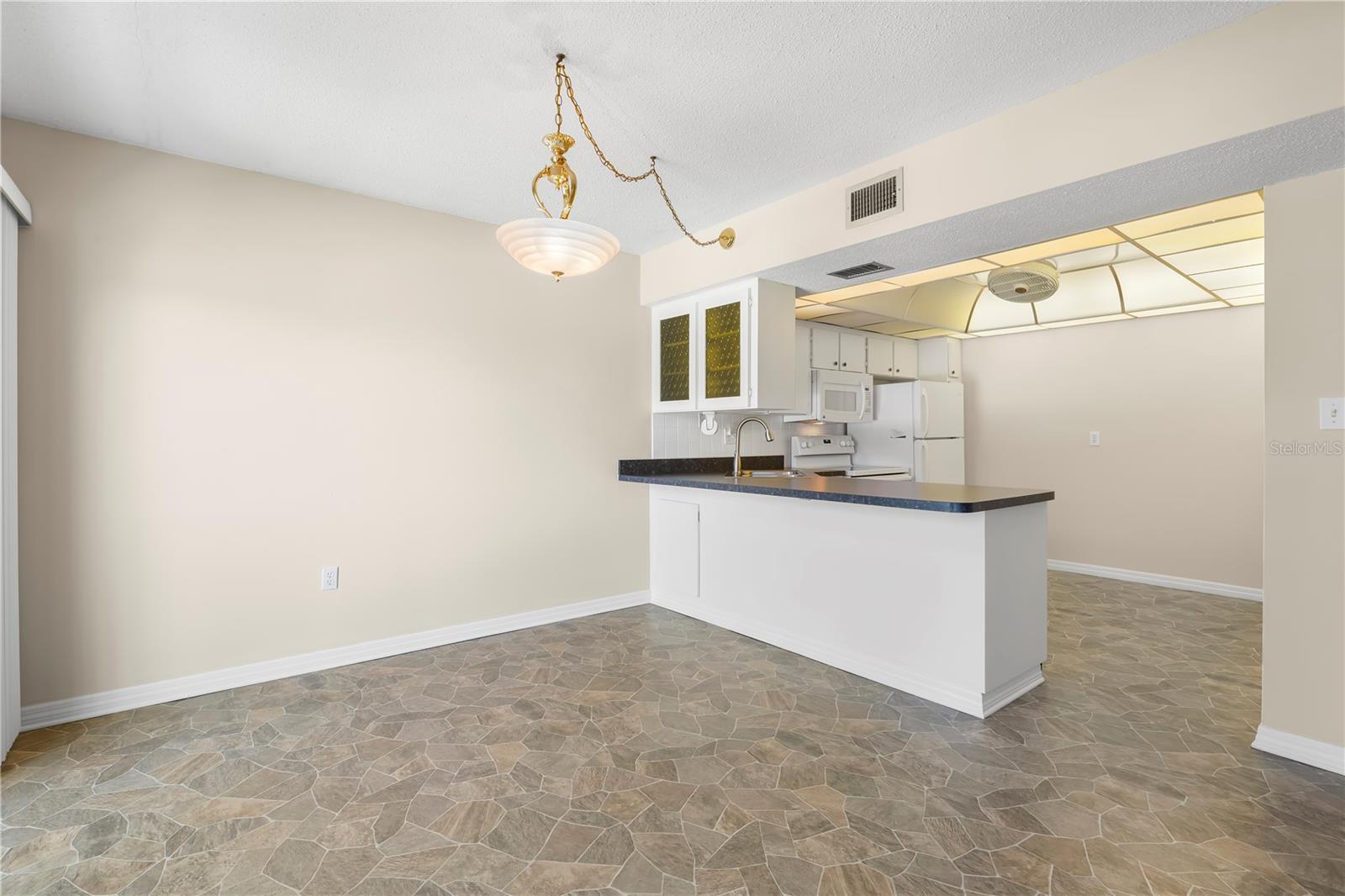 PENTHOUSE GROVES - Residential
