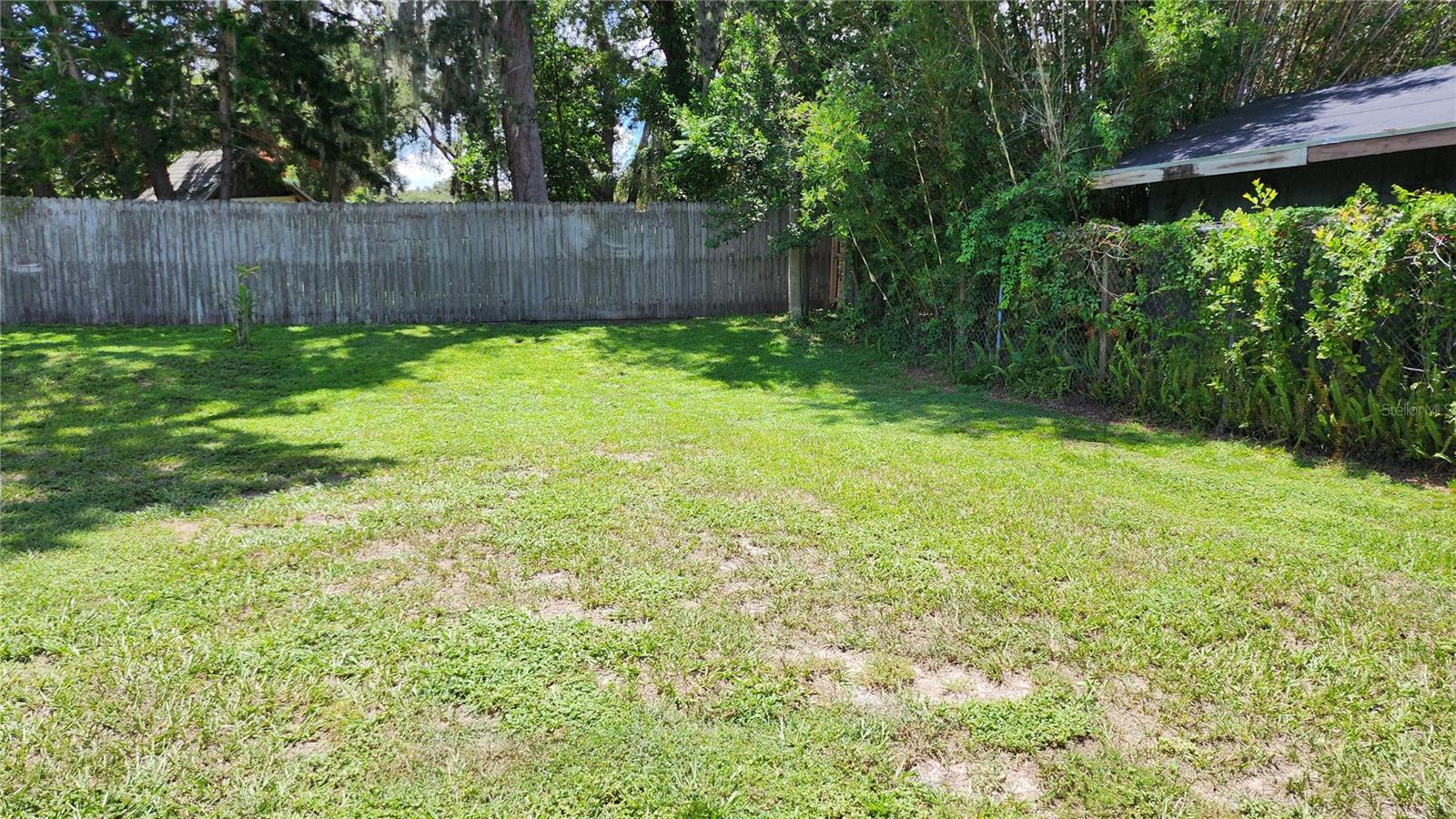 1122 DOGWOOD AVENUE