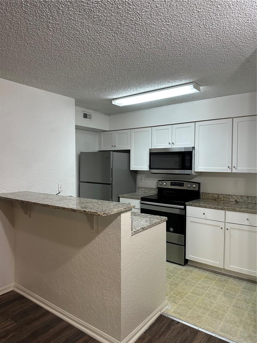 2214 METROPOLITAN WAY 1022
