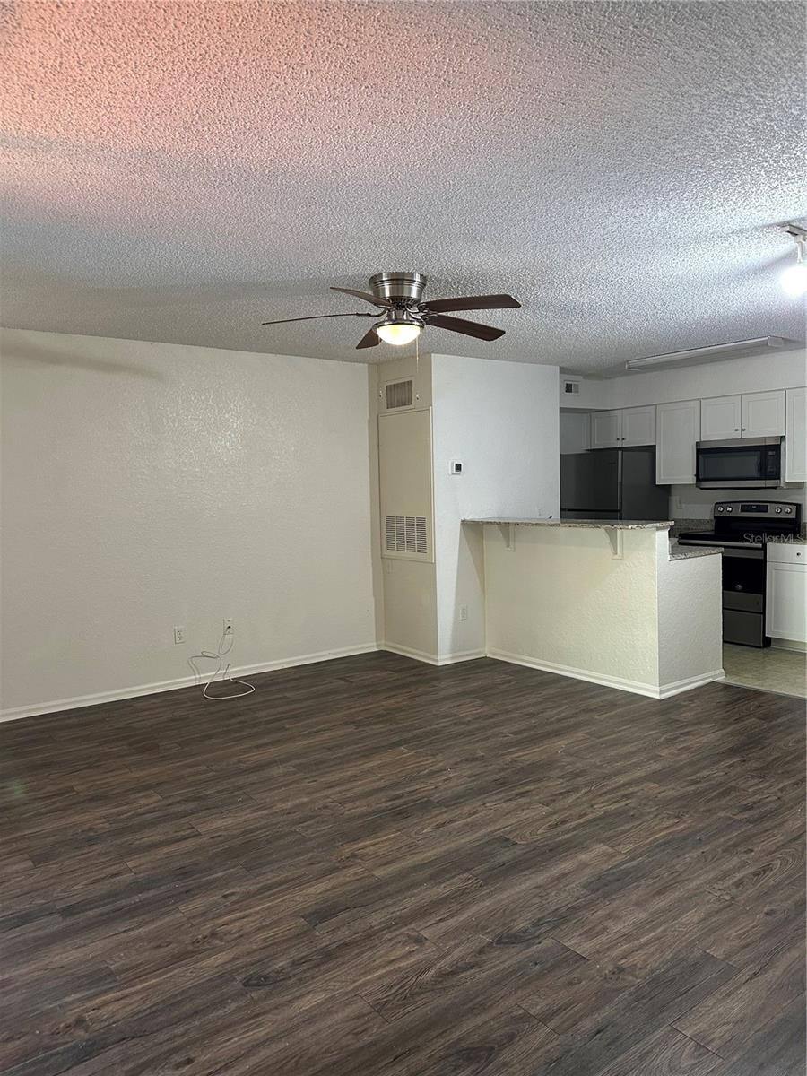 2214 METROPOLITAN WAY 1022
