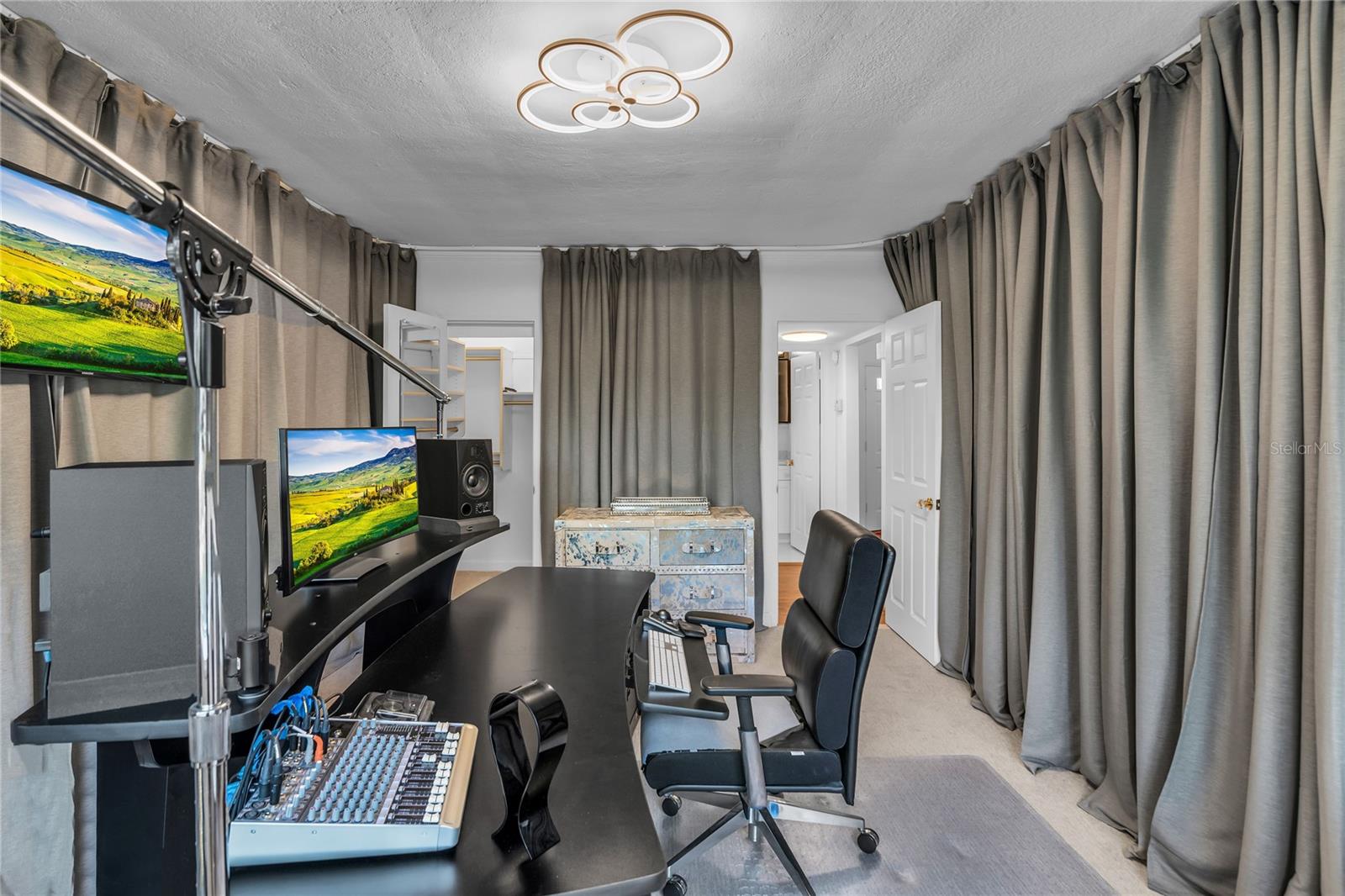 PARK AIRE CONDO - Residential