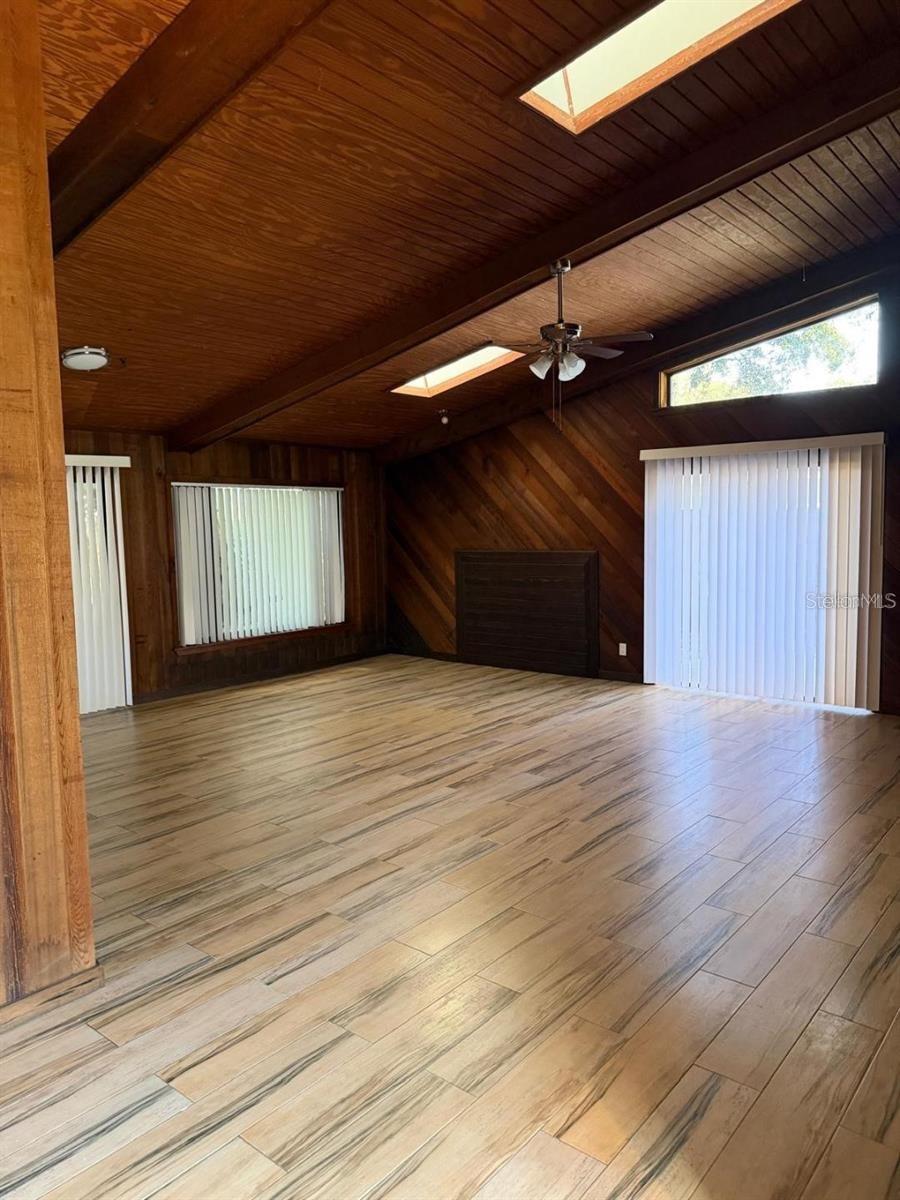 SPANISH OAKS - Residential