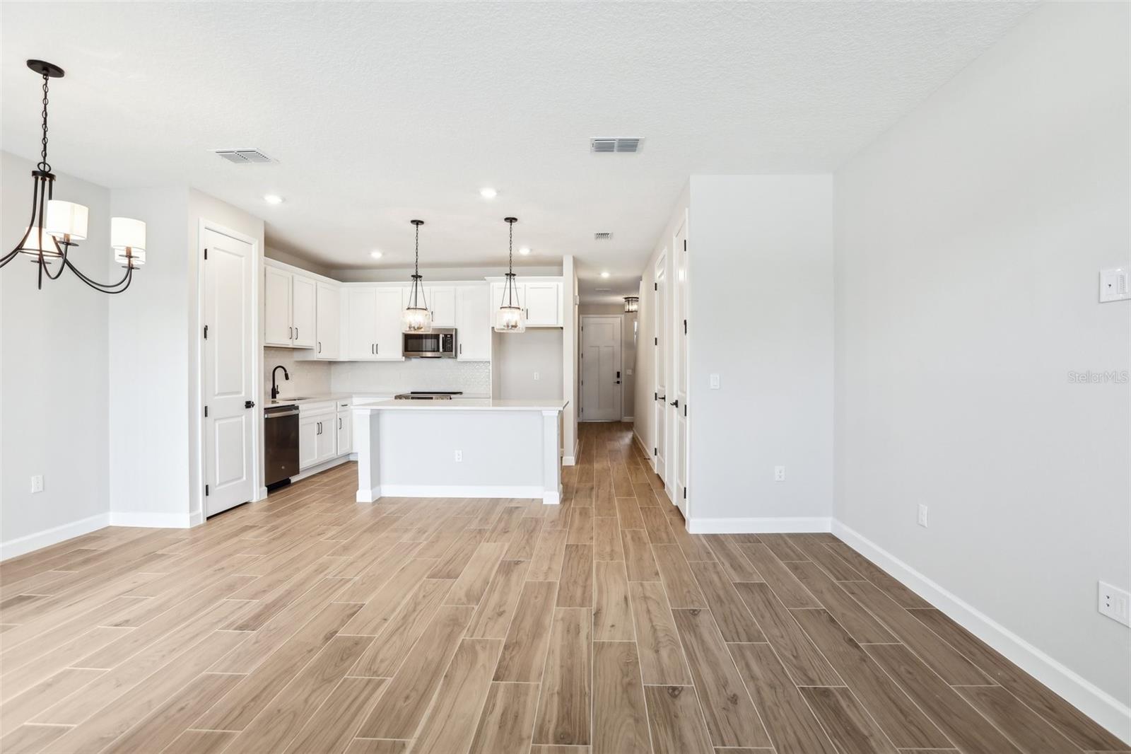 7270 DEER VALLEY CIR