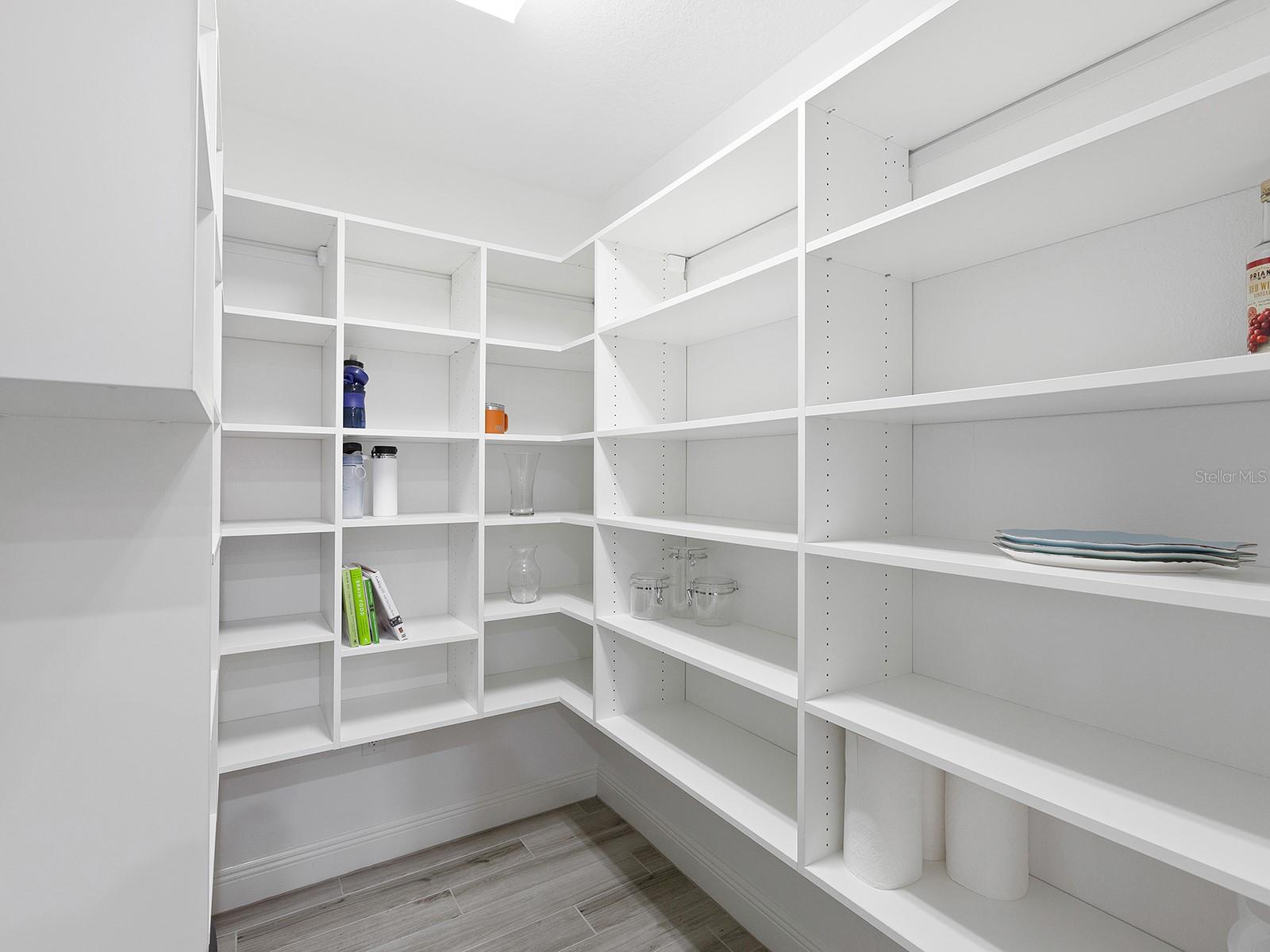 LAKEHOUSE COVE AT WATERSIDE - Residential