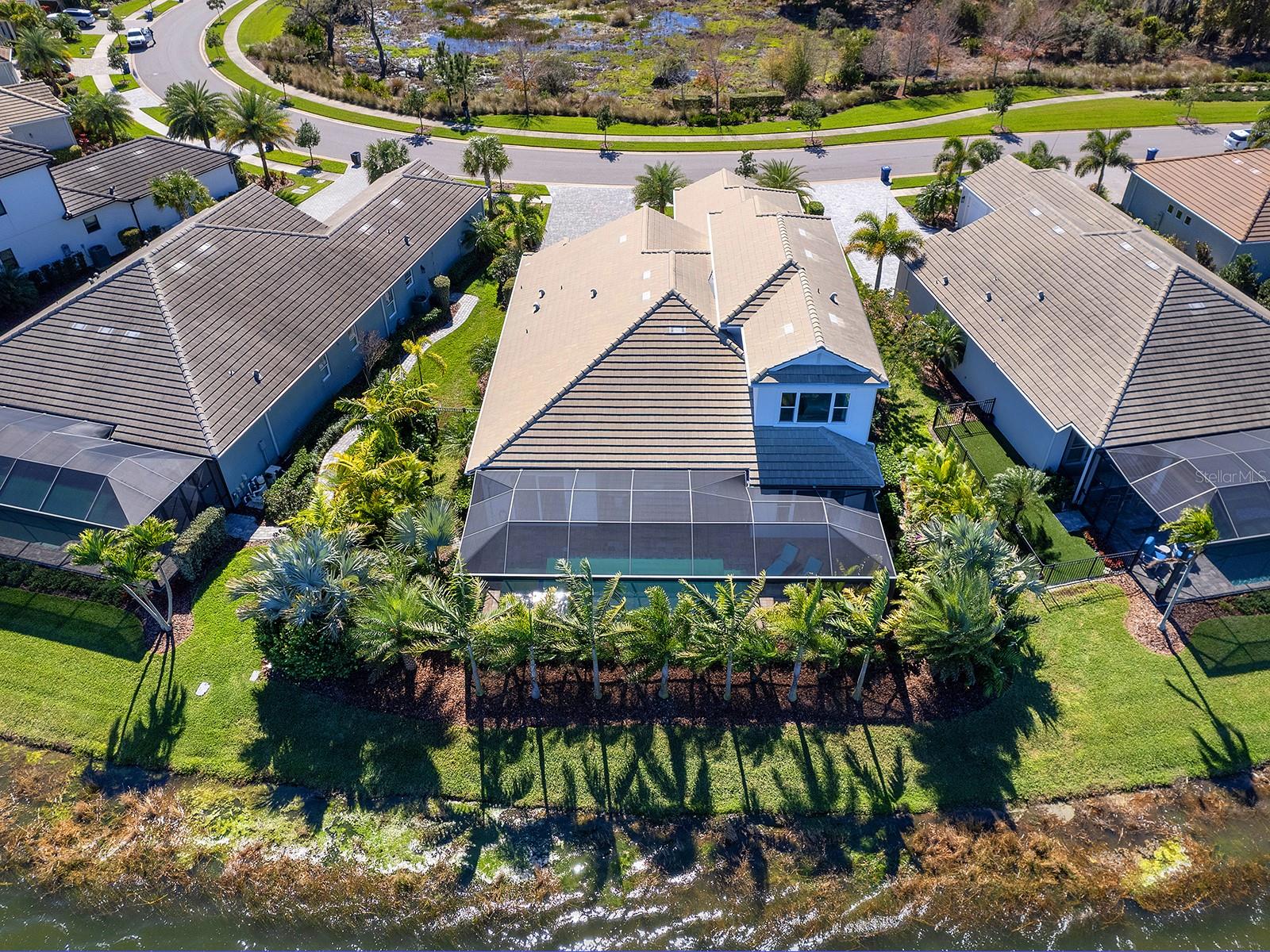 LAKEHOUSE COVE AT WATERSIDE - Residential