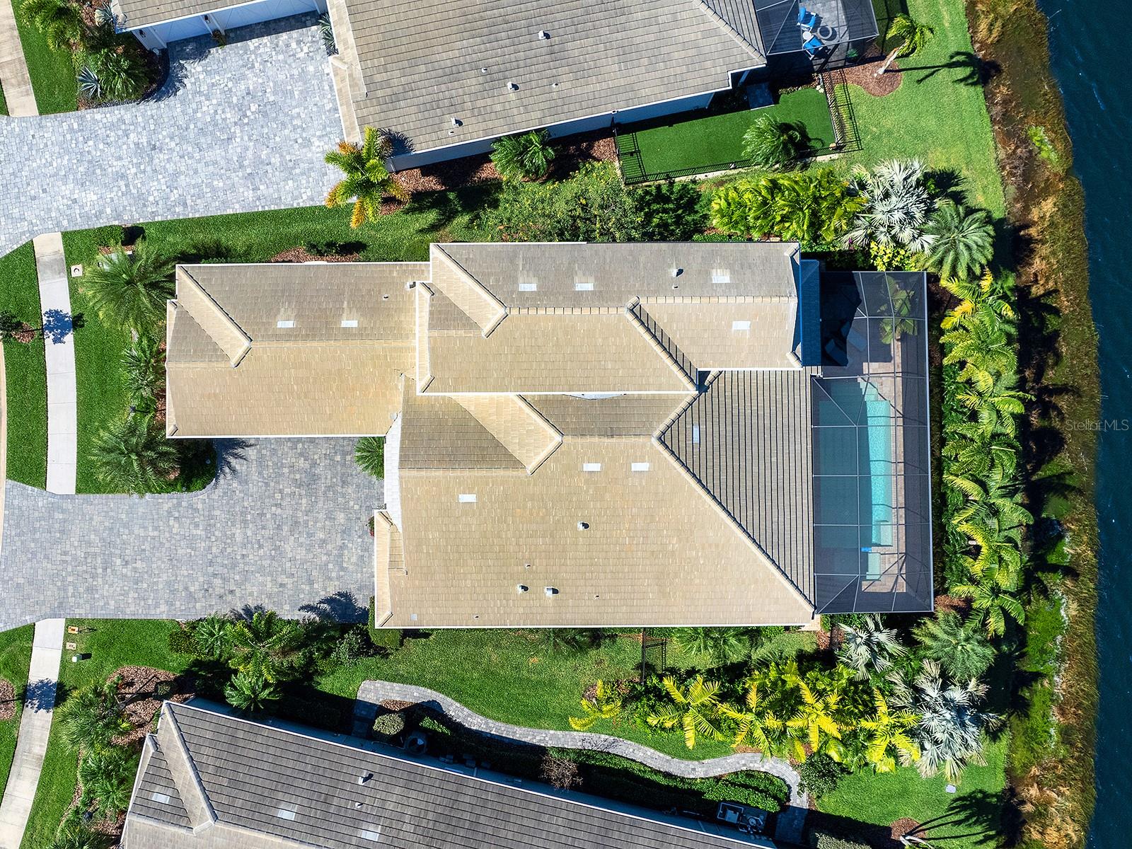 LAKEHOUSE COVE AT WATERSIDE - Residential