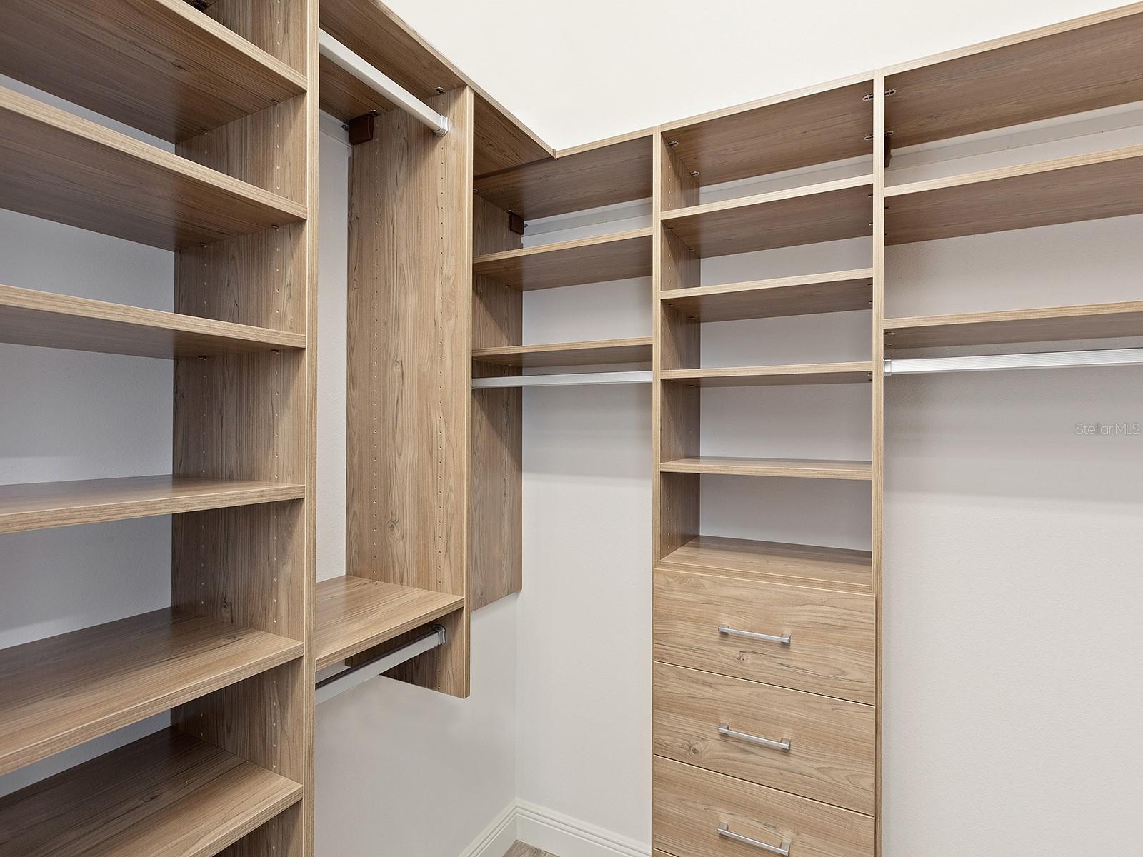 LAKEHOUSE COVE AT WATERSIDE - Residential