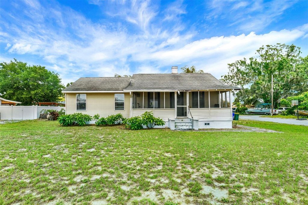 Photo of 520 Dora Avenue, Tavares, FL 32778 (MLS # G5107325)