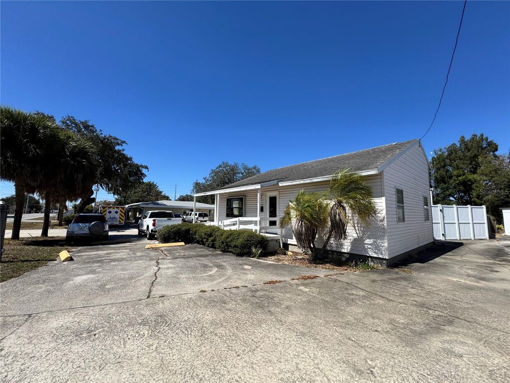 Photo of 2924 Kenilworth Boulevard, Sebring, FL 33870 (MLS # L4960825)