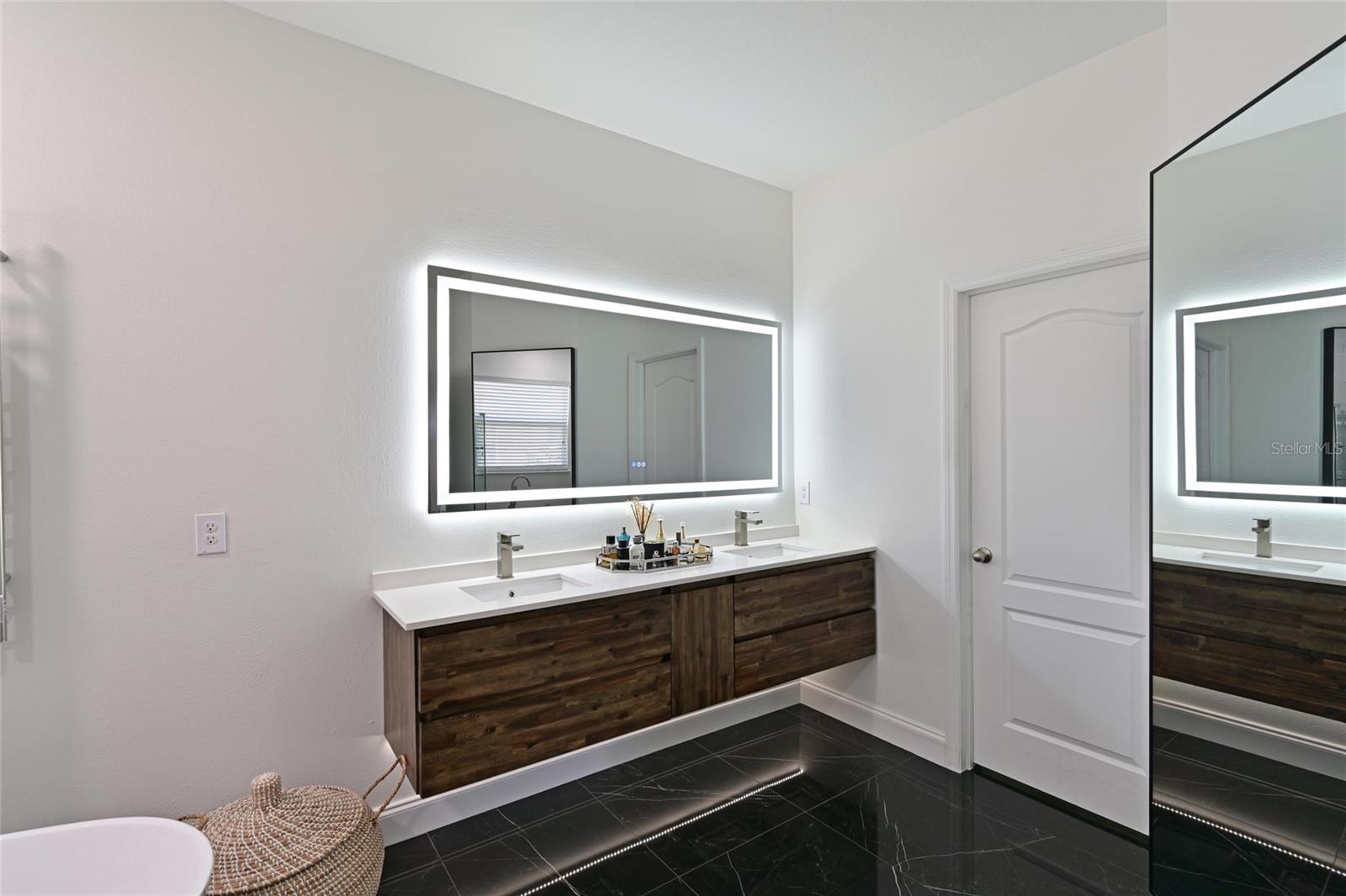 MCKINLEY OAKS - Residential