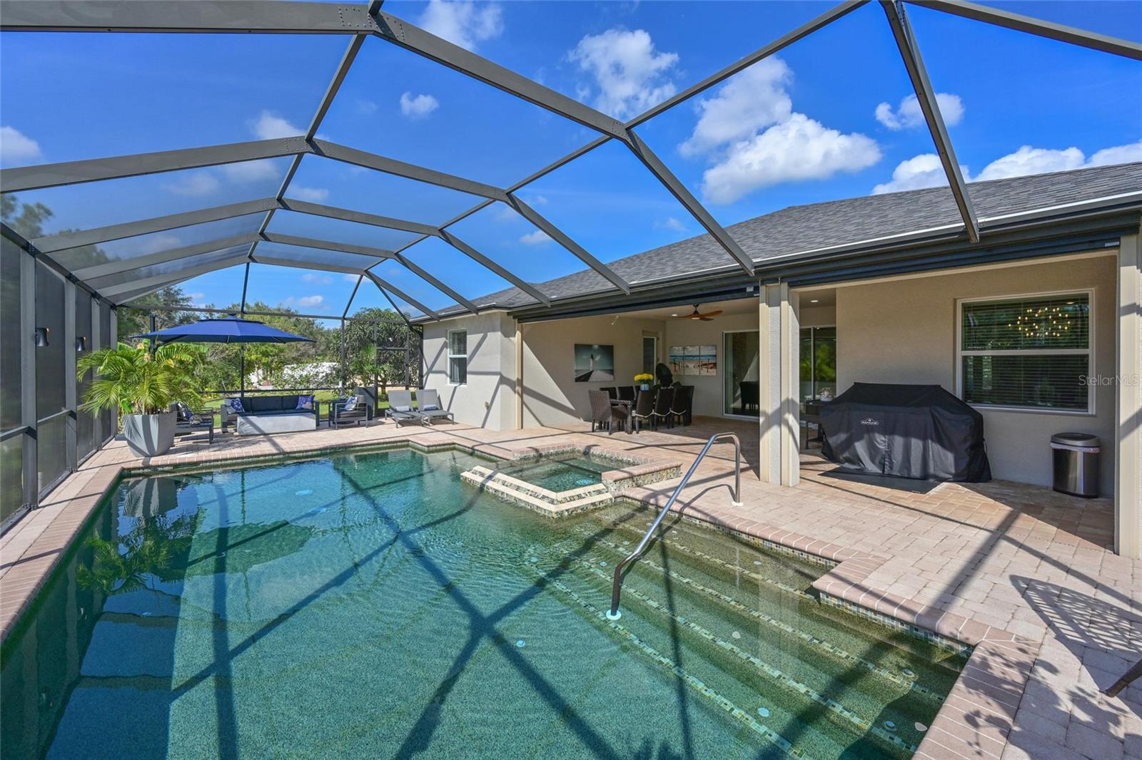 MCKINLEY OAKS - Residential