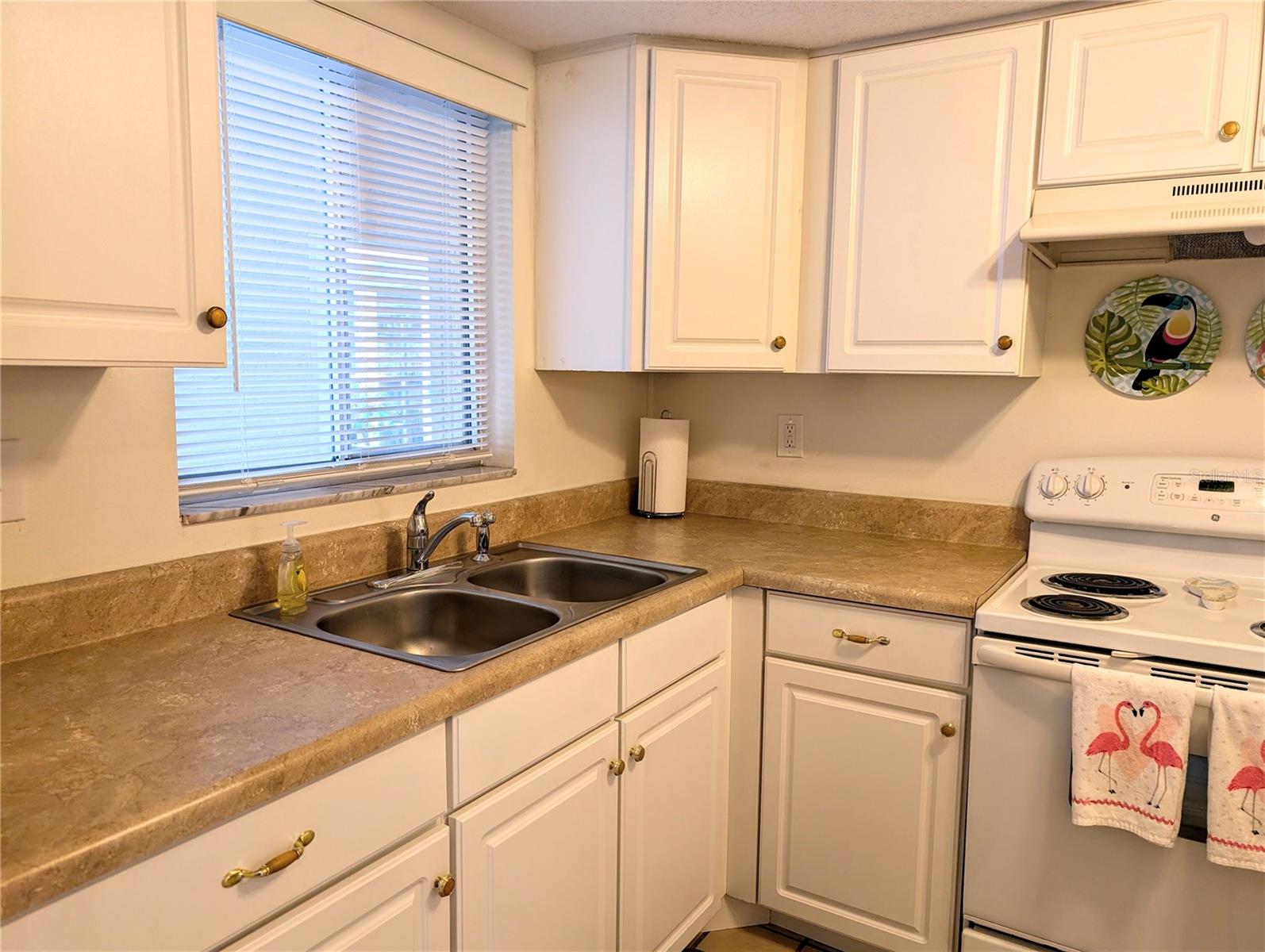 3779 LAKE BAYSHORE DRIVE H-402, BRADENTON, FL, 34205 4 3779 LAKE BAYSHORE DRIVE H-402