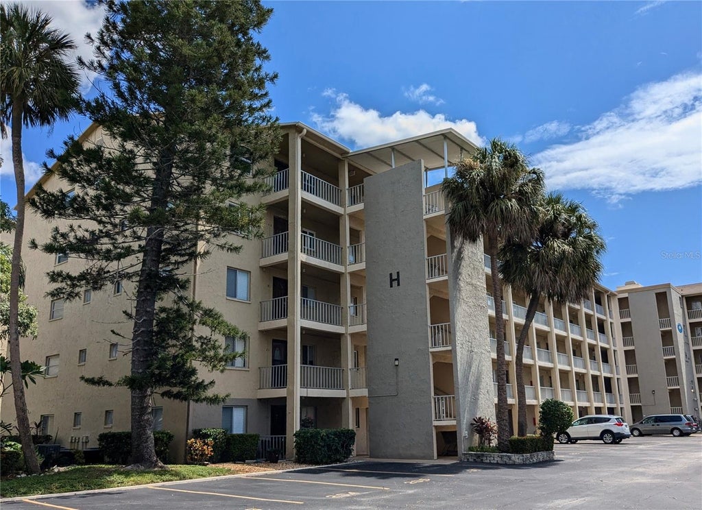 Photo of 3779 Lake Bayshore Drive #H-402, Bradenton, FL 34205 (MLS # A4710376)