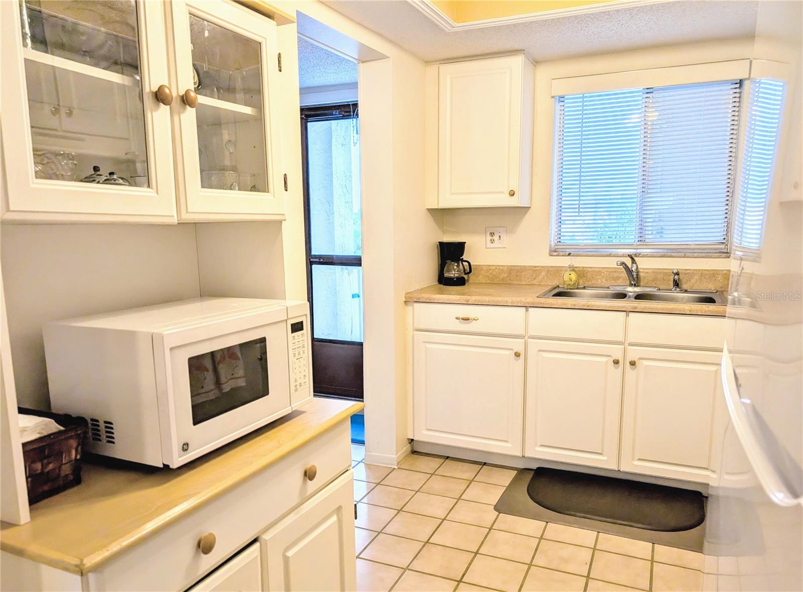 3779 LAKE BAYSHORE DRIVE H-402, BRADENTON, FL, 34205 3 3779 LAKE BAYSHORE DRIVE H-402