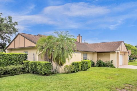 A home in CASSELBERRY